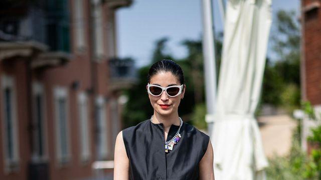 셔츠 원피스 입을 때 '이것' 빼고 그냥 입지 마세요