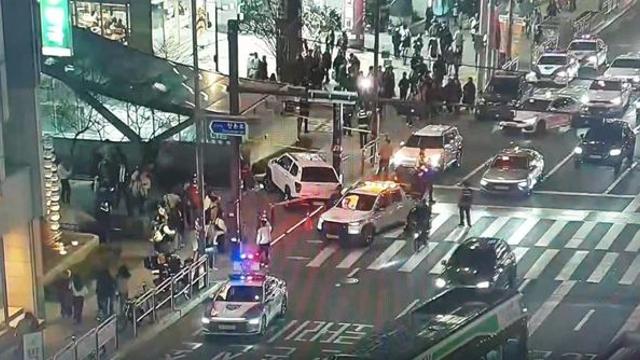 홍대입구역 인근서 음주운전 SUV 인도 돌진…4명 부상