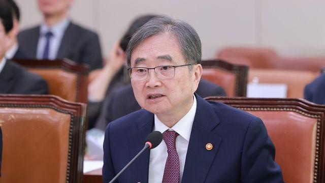 [속보] 조현, 이란 외교장관과 통화…호르무즈항행 안전 보장 촉구