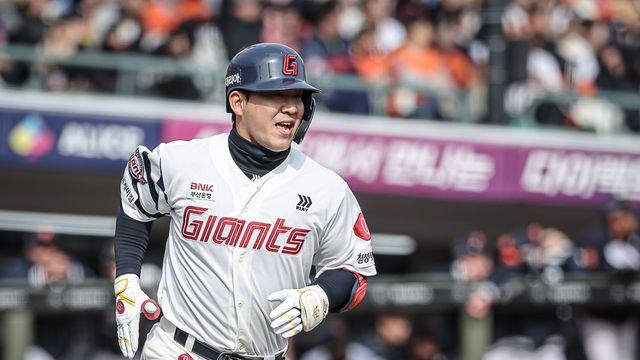 '시범경기 1위' 롯데 김민성 