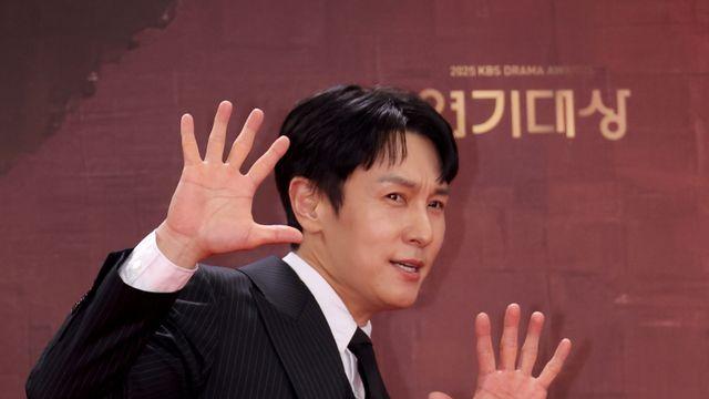 김동완 ‘법적대응’ 예고에…‘전 매니저’ A씨 “파장 커질까 입 닫고 있어”