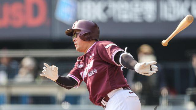 DH 굳힌 안치홍, 부상 이탈 서건창...재기 노리는 히어로즈 베테랑 내야수 엇갈린 행보