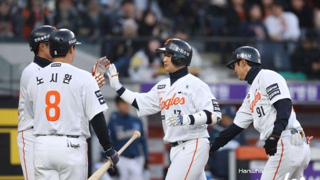 돌아온 최재훈, 3점 홈런+만루 홈런 쾅쾅→한화 11-4 대승…류현진 4이닝 3실점 [대전:스코어]