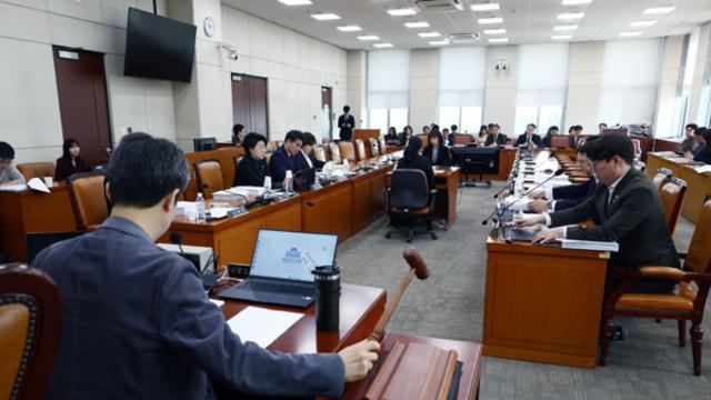 노동절 법정 공휴일 지정 법안, 국회 소위 통과…본회의 처리 남아