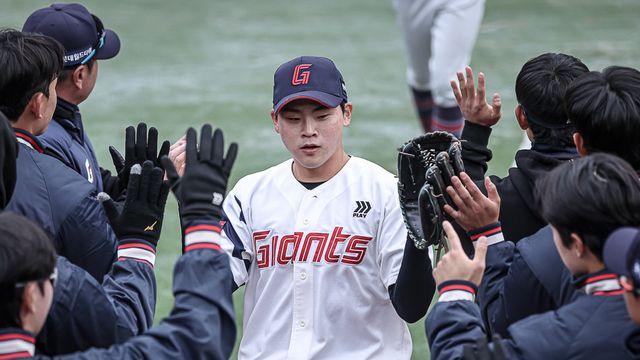 육성선수 신화 꿈꾸던 롯데 박찬형, 손바닥 골절로 수술…“회복까지 약 3개월”