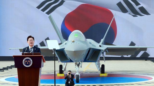 李 “KF-21 양산, 방산 수출 새 동력”…4대 강국 도약 시동