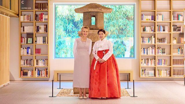 영부인 환담 장소 된 '무료' 도서관…2022년 개관, 국제 건축상까지 받은 '천년서고'