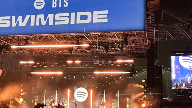 BTS, 뉴욕 피어17서 '아리랑' 울려 퍼졌다… 4년 만의 美 완전체 무대