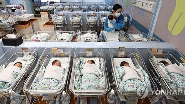 올해 1월생 아기 2만7천명, 7년만에 최대…출산율 '1.0' 육박