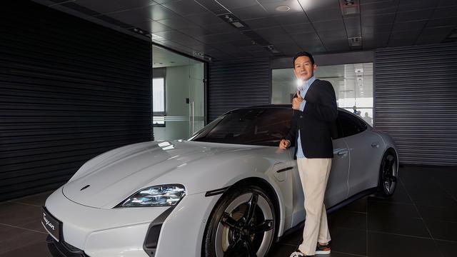 LG 염경엽 감독 포르쉐 탄다…이승엽·류현진·이정후 이어 4번째 앰배서더 선정