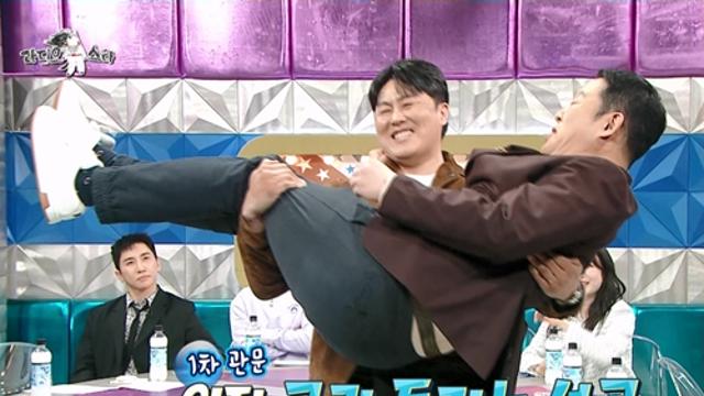 김상겸, 김구라 안고 스쿼트 10개…탄산 원샷까지 맹활약(라디오스타)