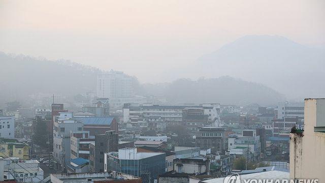 낮 최고 23도 봄날씨…짙은 안개에 항공기 운항 차질 가능성
