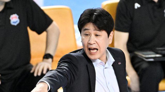 정규시즌 우승 감독이 챔프전 앞두고 물러난다, 한국도로공사 김종민 감독과 결별