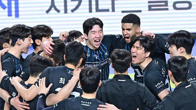 현대캐피탈, 우리카드에 3-2 승리… 2년 연속 챔프전 성큼