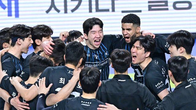 '0:2→3:2' 짜릿한 뒤집기쇼…'허수봉 27점 폭발' 현대캐피탈, 우리카드 누르고 PO 1차전 승리