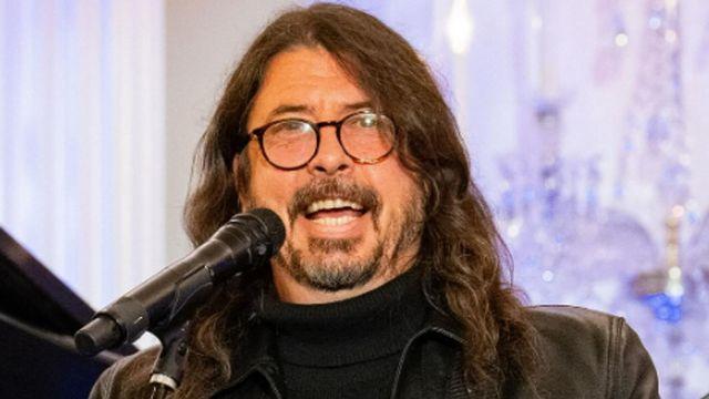 유명 남가수, ‘혼외자’ 공개했다…”부모 돼줄 것”