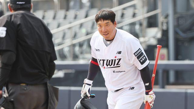 그 시절 우리가 열광했던 현수가 돌아왔다, 개막전부터 '김현수 더비' 후끈