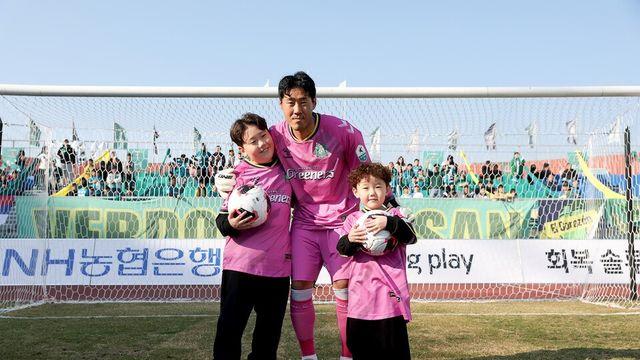 [STN@현장] ‘200경기’ 걸개 아래 선 이승빈, 안산과 함께한 시간의 무게…팬들은 박수로 화답