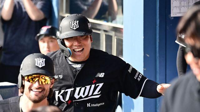 '김현수 더비' 승자는 KT였다→1회부터 6득점 대폭발, 11-7 승리…고졸신인 유격수 '30년 만의' 대기록 [잠실:스코어]