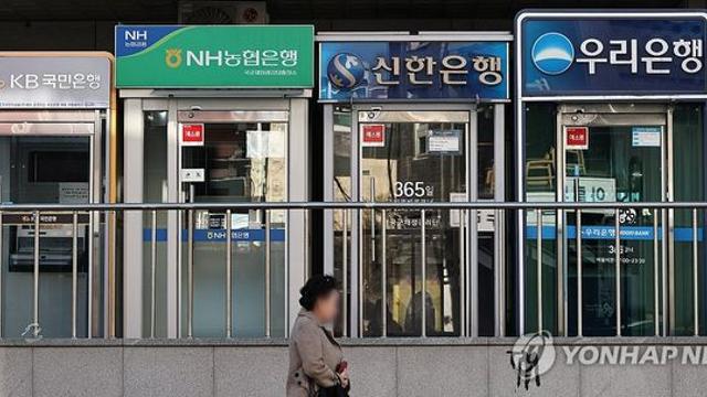 벼랑 끝 자영업자…대출금리 0.25%p 오르면 이자 1조8천억↑