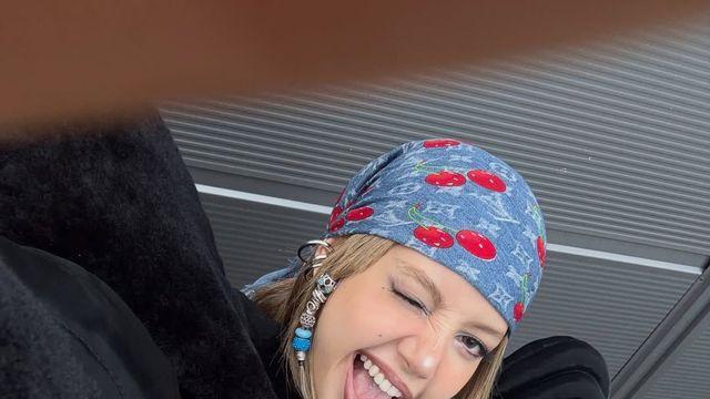 심심한 룩 살리는 헤어 스카프 스탕일링, 리사·김나영·페기 구의 데일리룩!