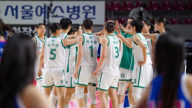 여자프로농구 하나은행, 삼성생명 꺾고 KB와 공동 선두