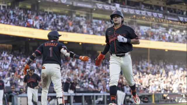 MLB 이정후, 2루타로 올 시즌 첫 안타