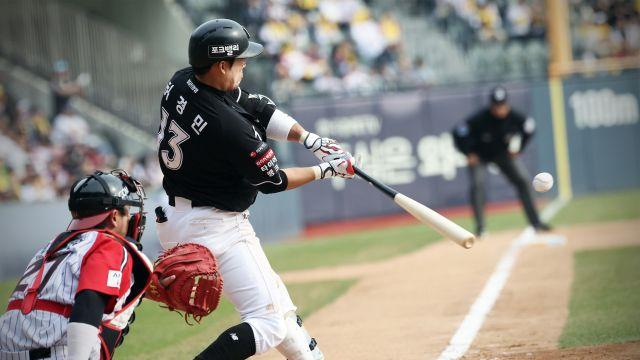 뒤집고 또 뒤집었다…KT·SSG, 개막 시리즈 ‘싹쓸이’