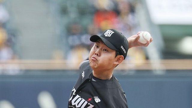 '1회 33구→2회 17구→3회 33구' 투구수 관리 실패, 결국 3이닝 만에 강판...'WBC 대표' 소형준 첫 등판서 흔들 [잠실 라이브]