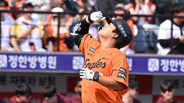 '100억 우승 청부사' 첫 홈런도 터졌다! 강백호, 달아나는 '120m' 투런포 '쾅'→한화 4회 5-2 리드 [대전 라이브]