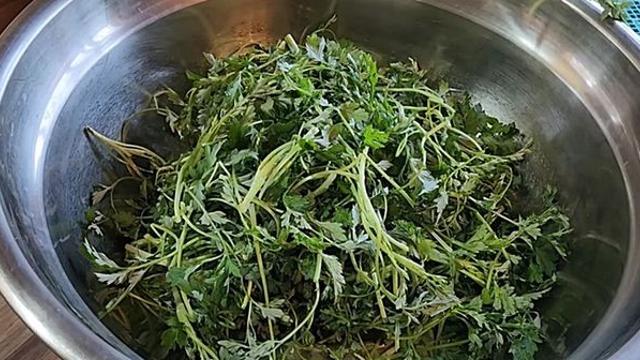 봄에 꼭 먹어야 하는 쑥을 '이렇게' 하면 디저트 따로 살 필요 없습니다