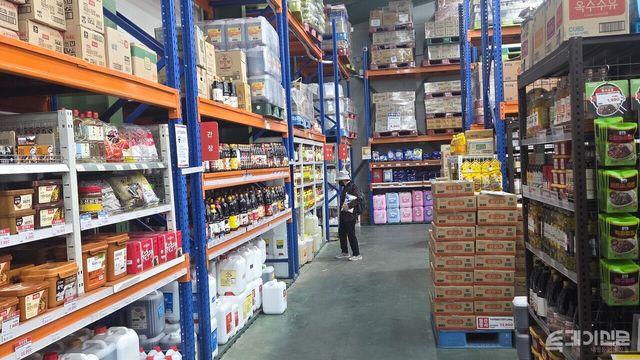 ‘유통 포식자’된 식자재마트 30년의 역설