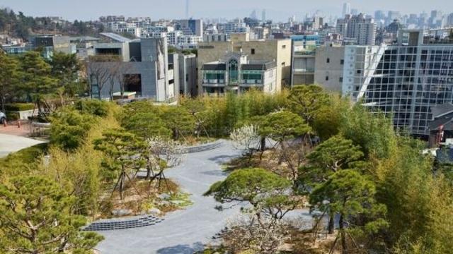 리움미술관 야외 데크에 ‘가브리엘 오로즈코 정원’... 한국 자연과 국제 현대미술 만났다