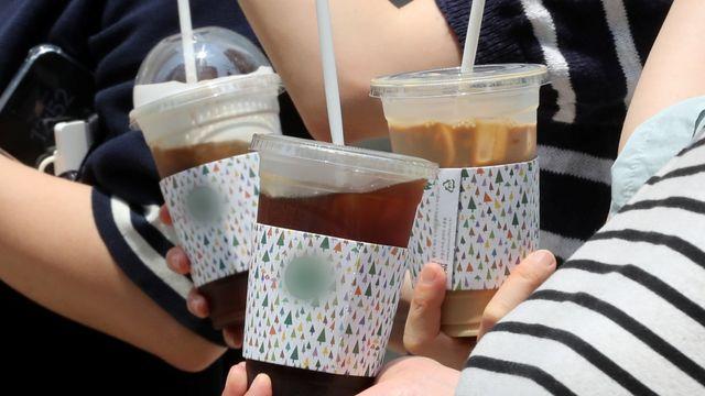 퇴근길 음료 3잔 챙긴 알바생… “횡령이다” vs “폐기 음료였다”