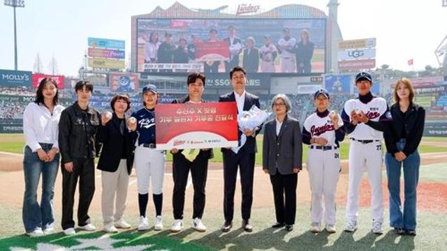 추신수 SSG 보좌역, 여자야구에 4000만원 상당 용품 기부…