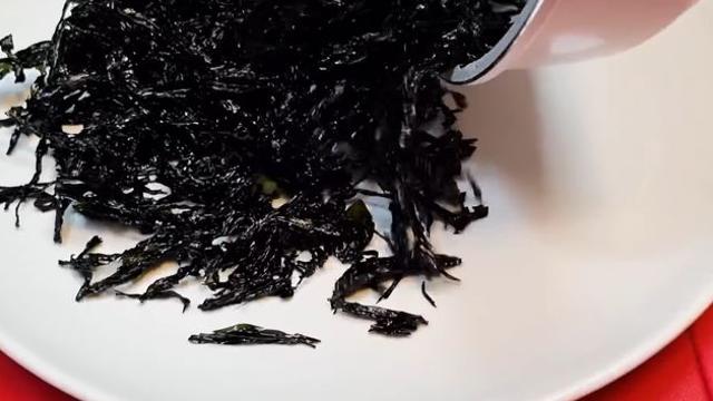 봄 미역은 '이렇게' 볶아 보세요...다른 반찬 생각이 1도 안 납니다