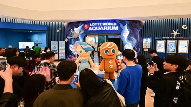 첫 주말 맞이한 ‘쿠키런 in 롯데월드 아쿠아리움: 바다모험전’, 방문객들로 ‘대성황’
