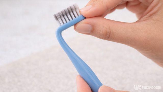 칫솔을 '이렇게' 구부려보세요… 이 방법은 삶의 질이 300% 올라갑니다