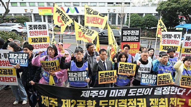 제주 타운홀 미팅 현장서 제2공항 찬반 ‘팽팽’… 충돌 없어