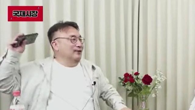 이혁재 손 쳐들며 