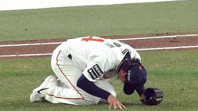 '한화 초비상' 6주 대체 외인 찾아야 하나…다리찢기→허벅지 통증 교체, '15억 팔' 햄스트링 부상 아니어야 할 텐데 [대전 현장]