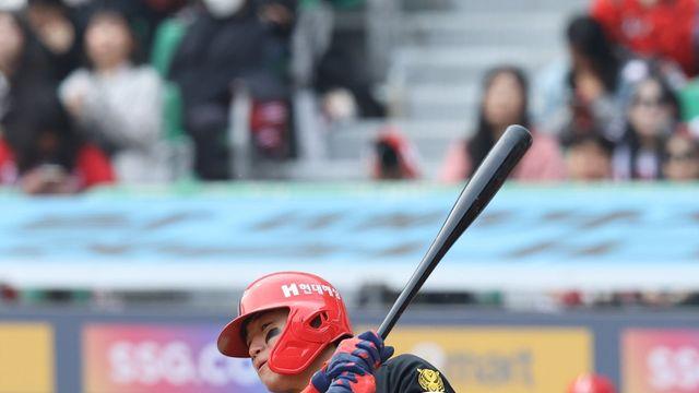 “그런 날 있잖아요” KIA 김도영의 헛스윙 삼진 감싼 이범호 감독