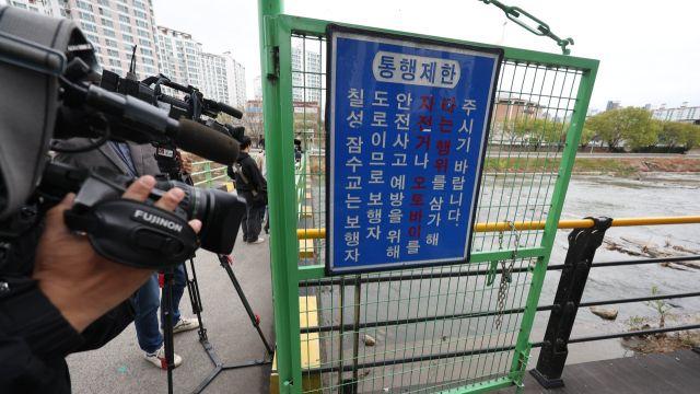 [속보] 대구 신천 ‘캐리어 시신’...경찰, 20대 딸·사위 긴급체포