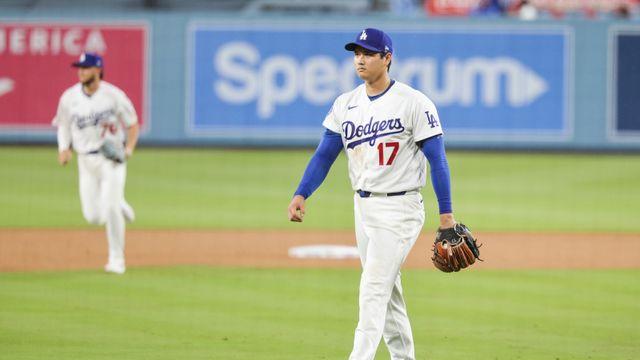 사구에 머리 감싸쥐며 자책한 오타니...6이닝 무실점 쾌투보다 빛난 스포츠맨십