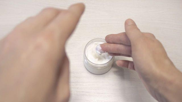 '바로 버리지 말고, 이렇게 써 보세요..' 애매하게 남은 핸드크림, 일상생활 속에서 알차게 재활용하는 방법