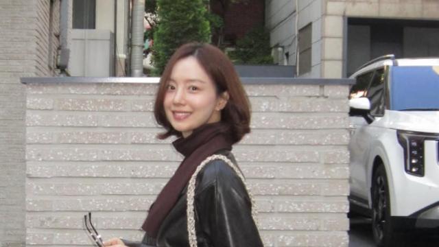 문채원, 6월 결혼 앞두고 미소... C컬 단발로 완성한 청초 비주얼 [IS하이컷]