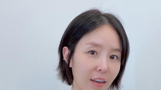 [IS하이컷] 신지, ‘훈수 논란’ 결혼식 끝…“후유증 벗어나” 단발 싹둑