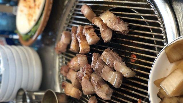 '맛있는 게 다가 아니었다, 여기에 도움 된다니..' 삼겹살 먹으면서 얻을 수 있다는 매우 뜻밖의 '건강 효능'