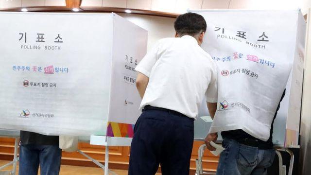 대구 투표소서 '기표된 용지' 발견…
