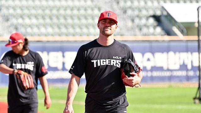 '사구 4개' 마음 무거웠던 KIA 외인 에이스, 직접 롯데 라커룸 찾았다 "당연히 사과해야" [광주 인터뷰]